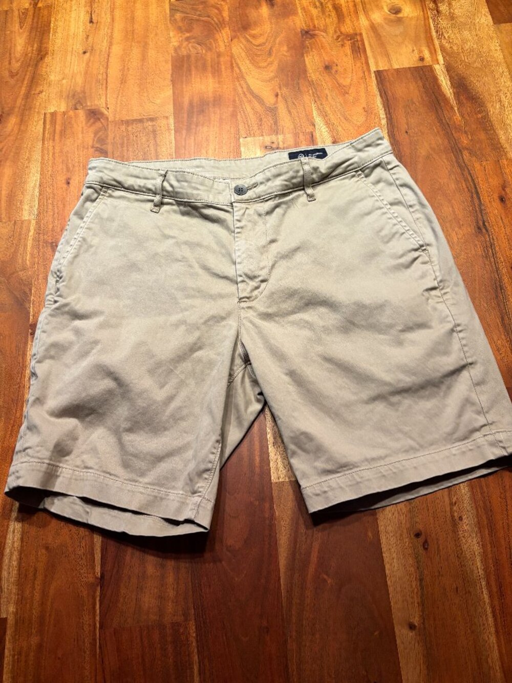 AG Adriano Goldschmied Wanderer 8.5 inch Trouser Shorts - Khaki - Size 33